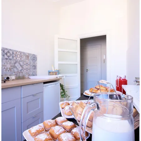 Notte Al Museo Couette-café 3*